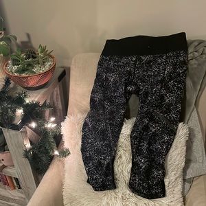 Lululemon Cropped Leggings, size 6